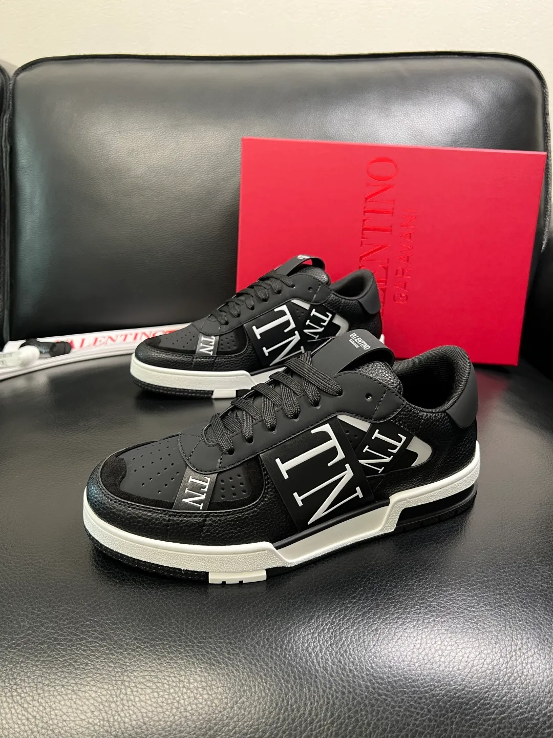 Men's shoes 💰660 VALENTINO High quality top craftsmanship Valentino, sports sneakers counter synchronization, uppers imported from Italy, high-quality splicing colorful complex crafts, imported cowhide lining soft and comfortable, soles: original soles specially provided by the original factory, T men's shoes 💰U exclusive movable molded soles super comfortable, original factory and single goods, welcome to compare, couple size 39-44 (customized 45)
